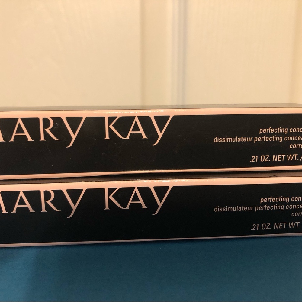 2 Mary Kay Light Ivory Concealer